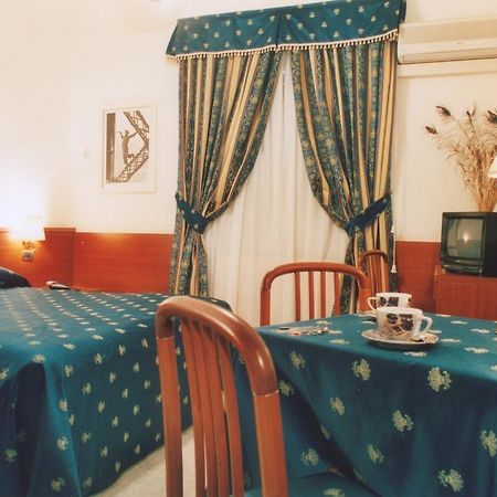 Caput Mundi Hotel Рим Екстериор снимка