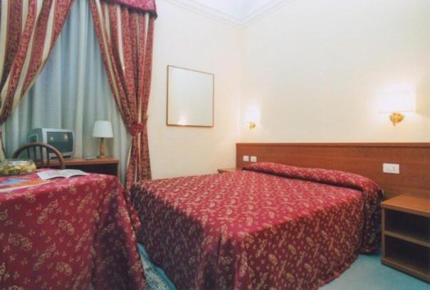 Caput Mundi Hotel Рим Екстериор снимка