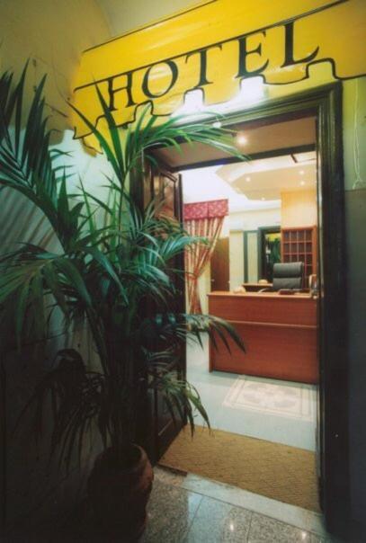 Caput Mundi Hotel Рим Екстериор снимка